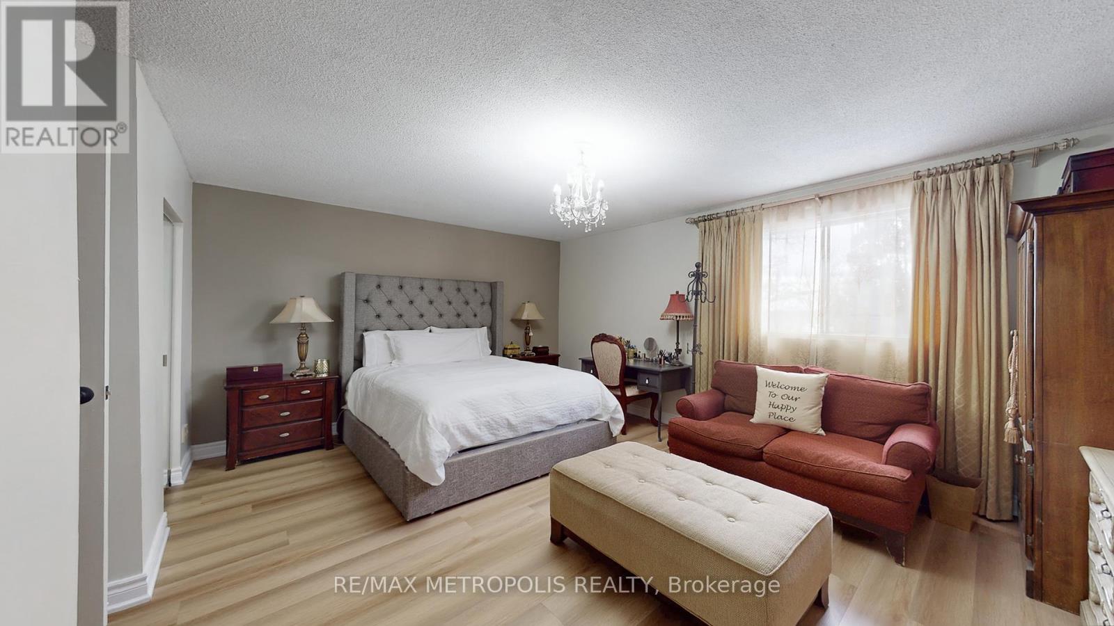 11 Conamore Crescent, Toronto, Ontario  M3J 1H2 - Photo 17 - W12683782