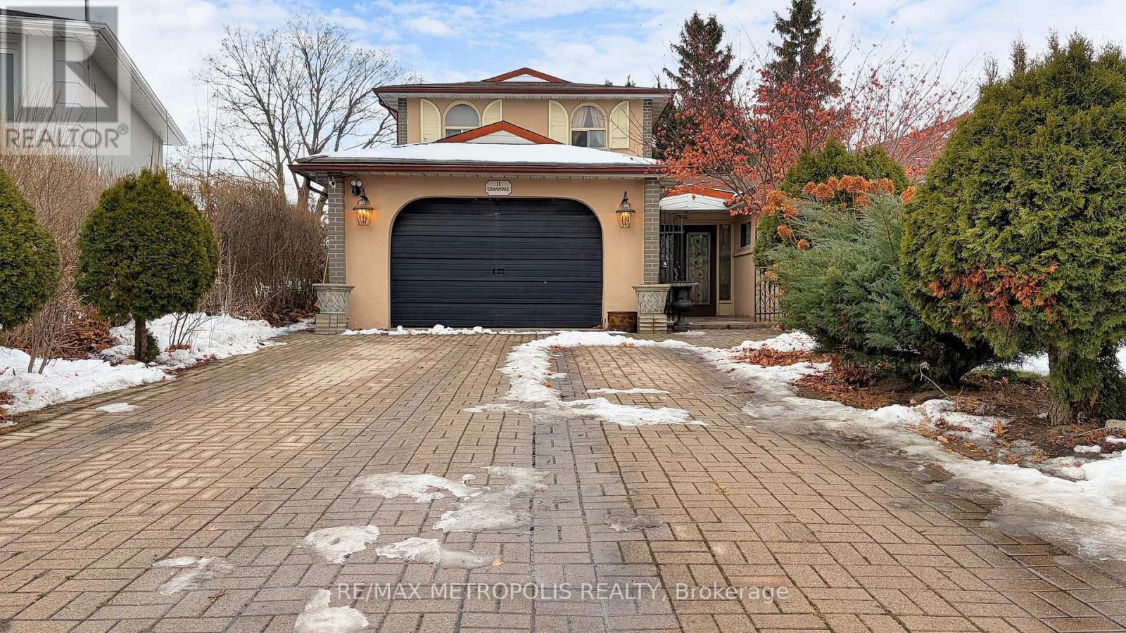 11 Conamore Crescent, Toronto, Ontario  M3J 1H2 - Photo 2 - W12683782