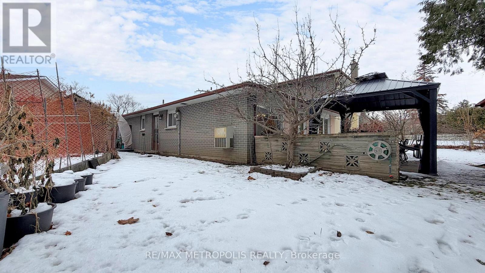 11 Conamore Crescent, Toronto, Ontario  M3J 1H2 - Photo 23 - W12683782