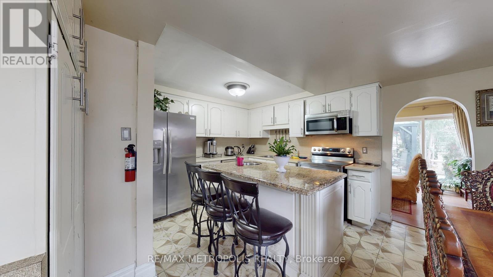 11 Conamore Crescent, Toronto, Ontario  M3J 1H2 - Photo 31 - W12683782