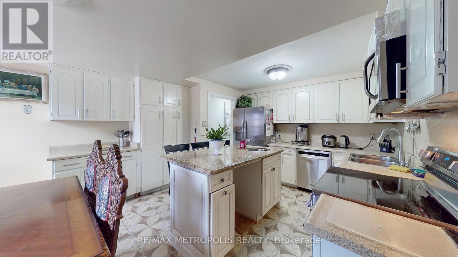 11 Conamore Crescent, Toronto, Ontario  M3J 1H2 - Photo 32 - W12683782