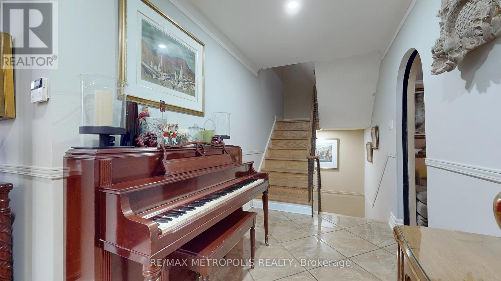 11 Conamore Crescent, Toronto, Ontario  M3J 1H2 - Photo 33 - W12683782