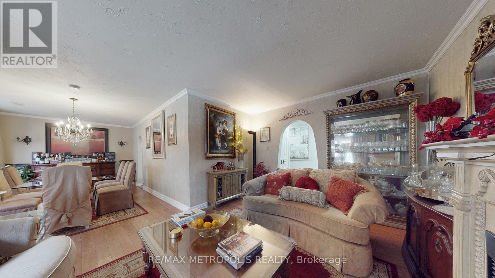 11 Conamore Crescent, Toronto, Ontario  M3J 1H2 - Photo 4 - W12683782