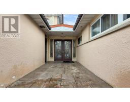 11 CONAMORE CRESCENT, Toronto, Ontario