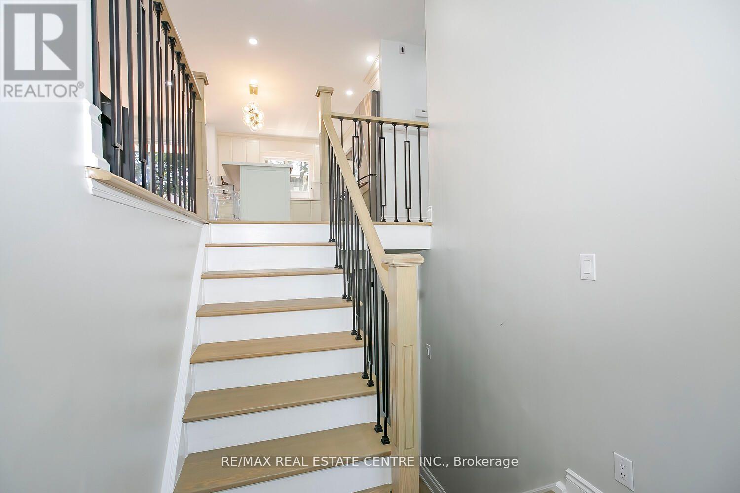 6978 Estoril Road, Mississauga, Ontario  L5N 1N4 - Photo 8 - W12683788