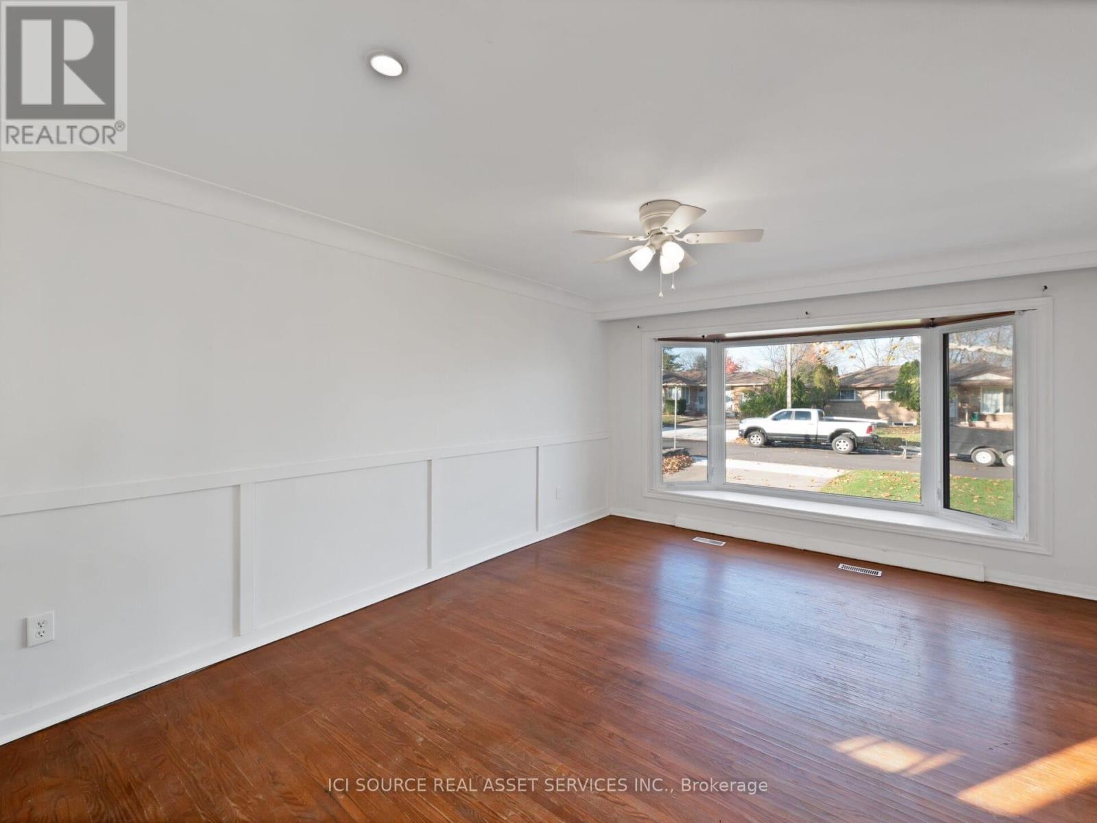 Upper - 6 Jasmin Crescent, St. Catharines, Ontario  L2T 2C1 - Photo 2 - X12683750