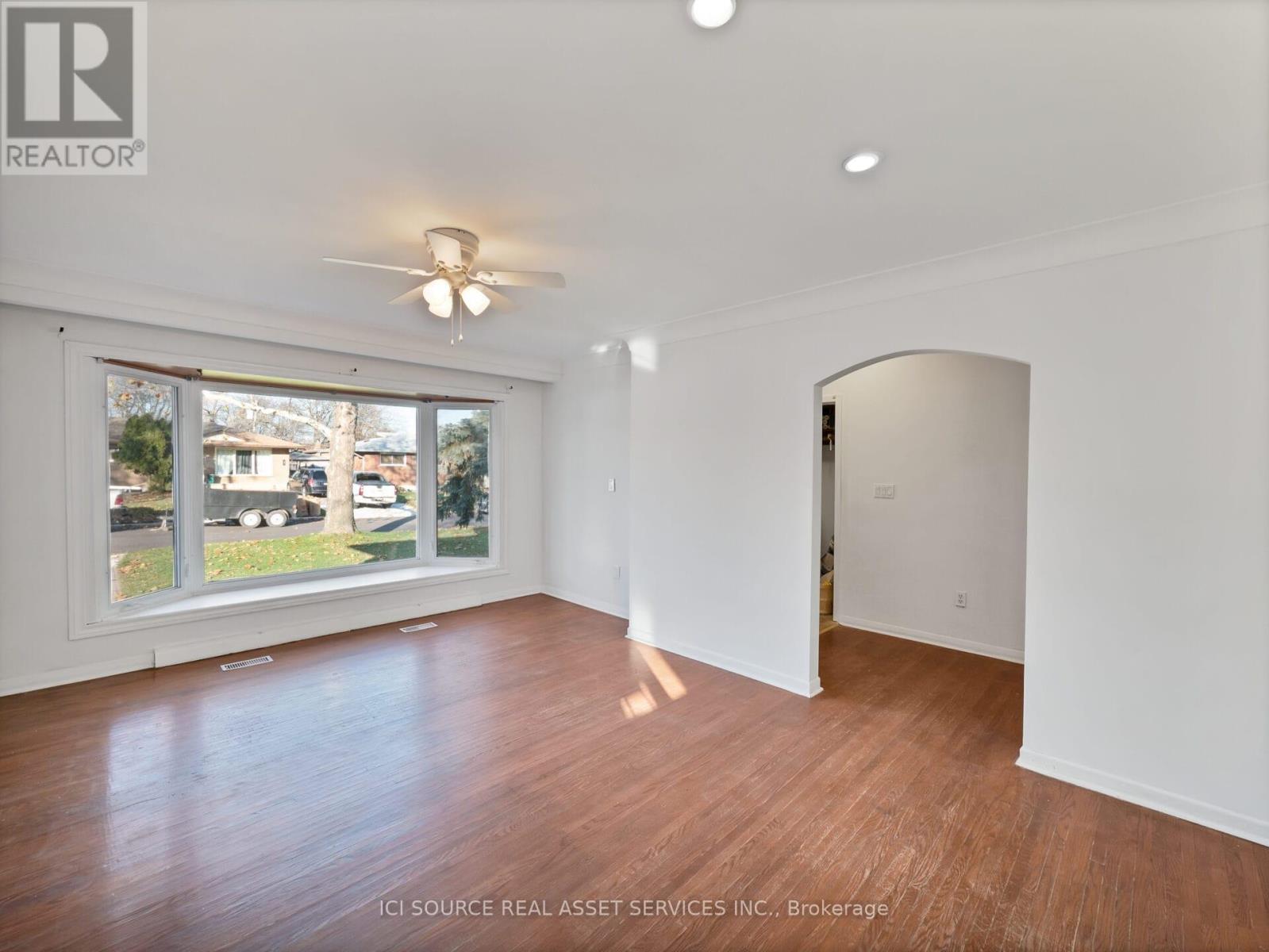 Upper - 6 Jasmin Crescent, St. Catharines, Ontario  L2T 2C1 - Photo 5 - X12683750