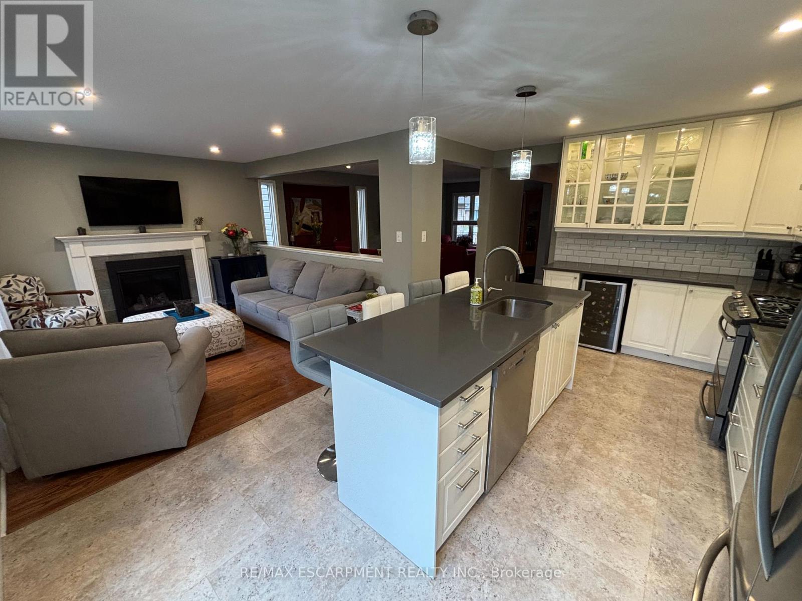 111 Duncairn Crescent, Hamilton, Ontario  L9C 6E9 - Photo 11 - X12599018