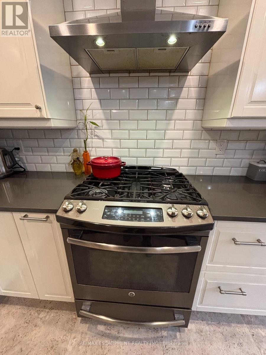 111 Duncairn Crescent, Hamilton, Ontario  L9C 6E9 - Photo 9 - X12599018