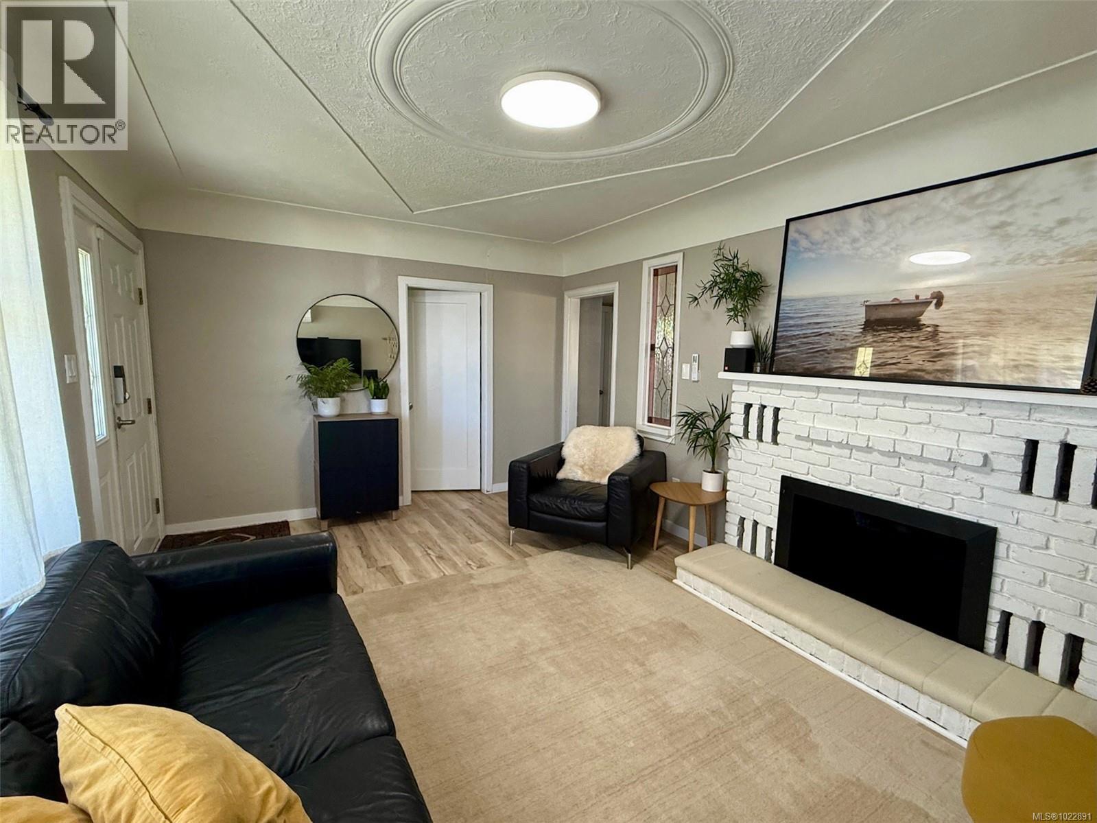 3350 Wascana St, Saanich, British Columbia  V9A 0A1 - Photo 3 - 1022891