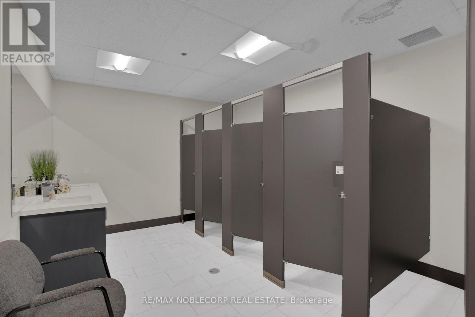 9033 Leslie Street W, Richmond Hill, Ontario  L4B 4K3 - Photo 26 - N12683812