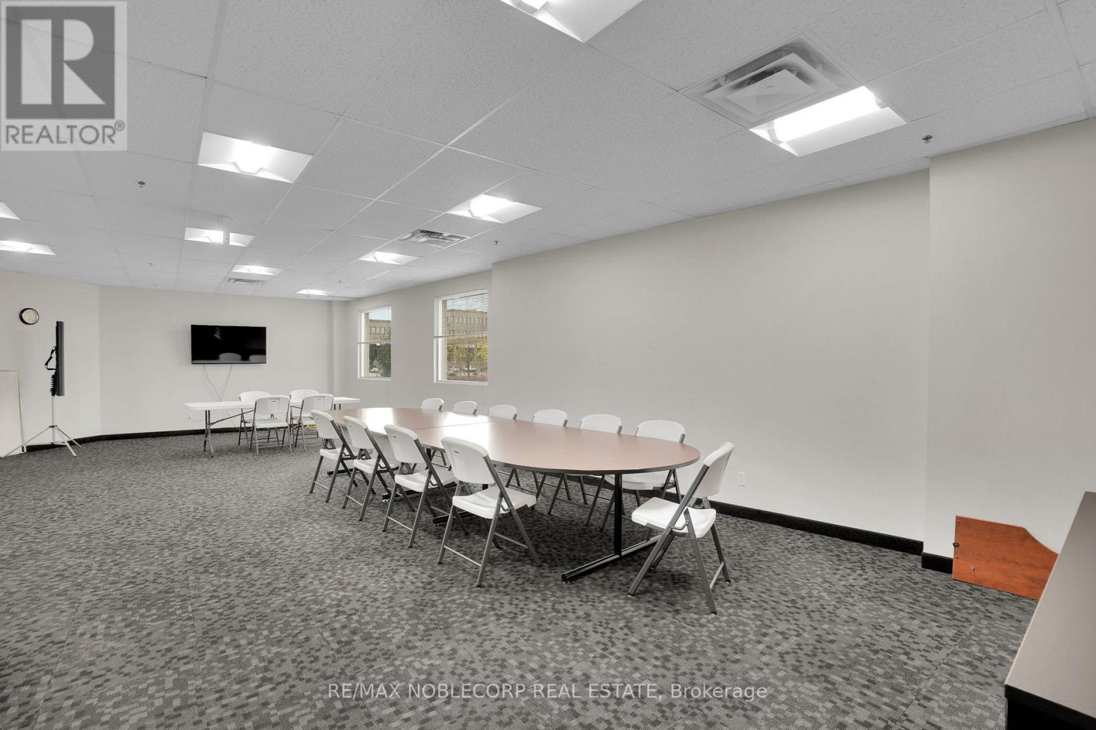 9033 Leslie Street W, Richmond Hill, Ontario  L4B 4K3 - Photo 6 - N12683812