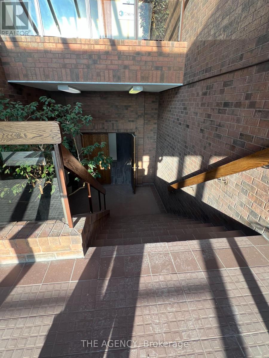 3f - 64 Jardin Drive, Vaughan, Ontario  L4K 3P3 - Photo 2 - N12683836