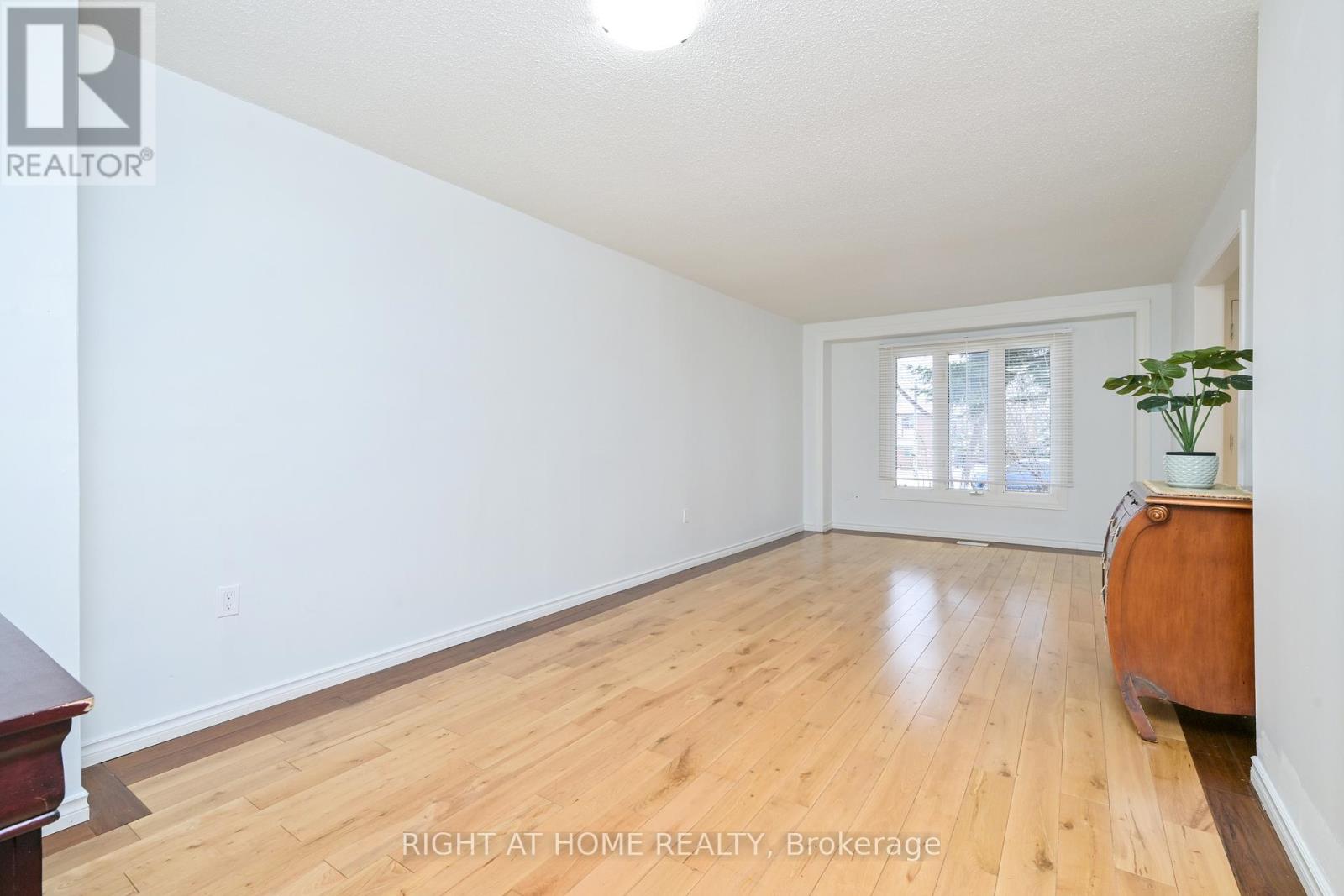 82 Leacrest Street, Brampton, Ontario  L6S 3K6 - Photo 12 - W12683792