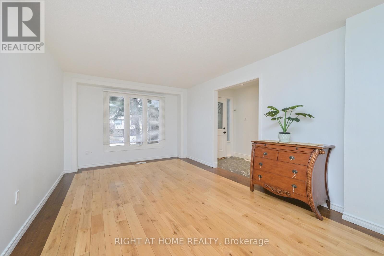 82 Leacrest Street, Brampton, Ontario  L6S 3K6 - Photo 13 - W12683792