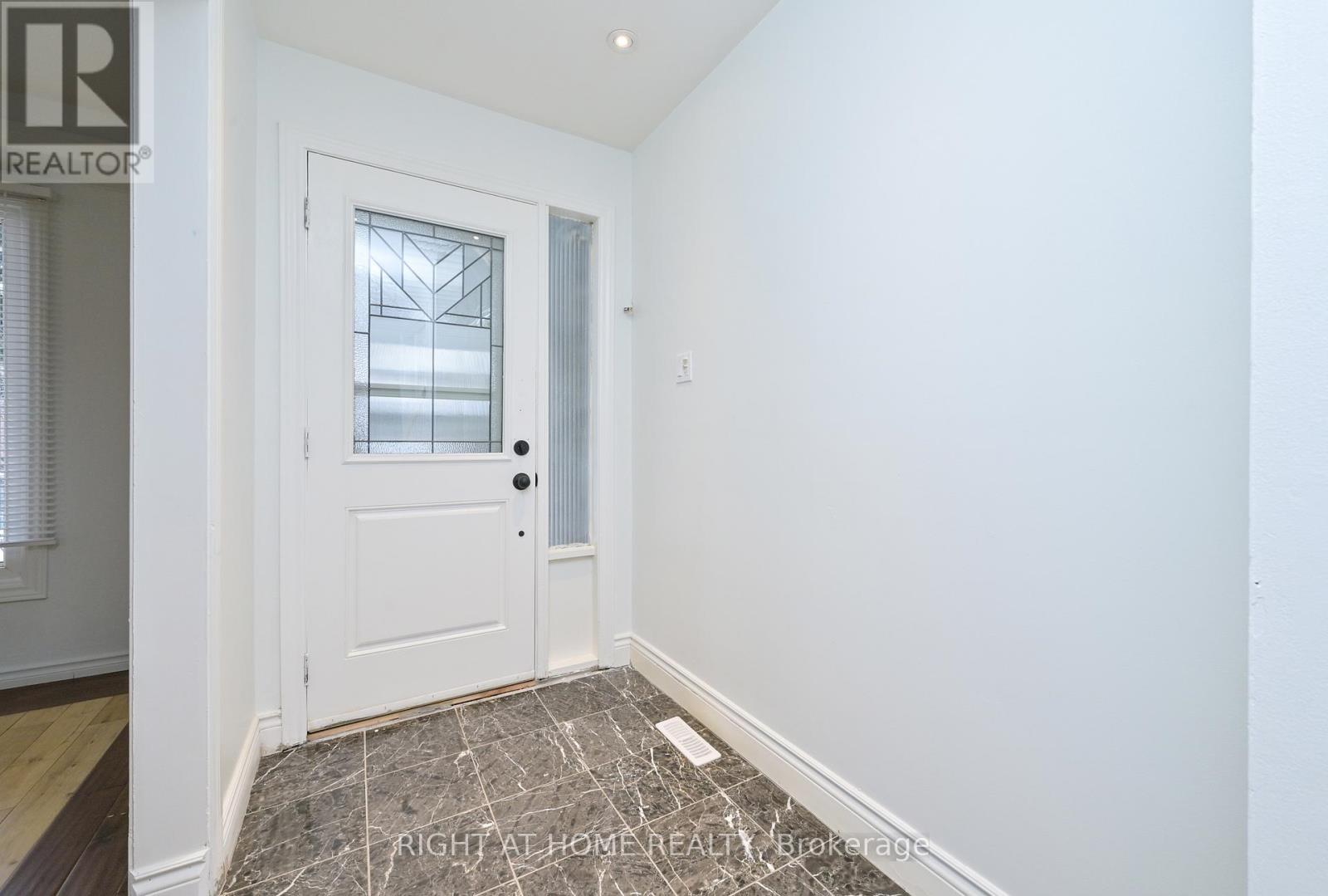 82 Leacrest Street, Brampton, Ontario  L6S 3K6 - Photo 3 - W12683792