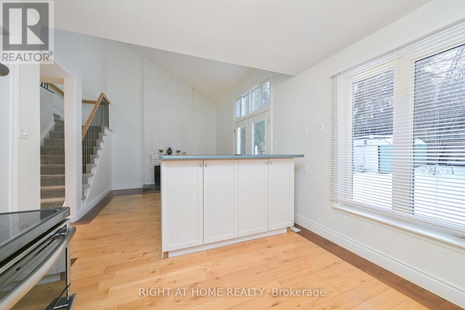 82 Leacrest Street, Brampton, Ontario  L6S 3K6 - Photo 7 - W12683792