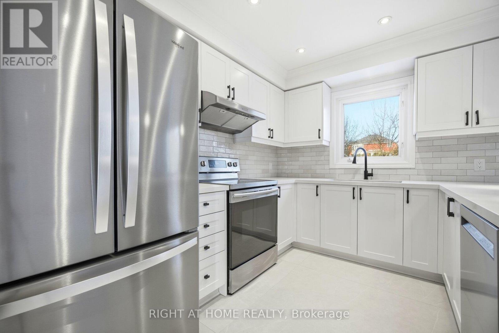 6859 Gracefield Drive, Mississauga, Ontario  L5N 6T6 - Photo 12 - W12683804