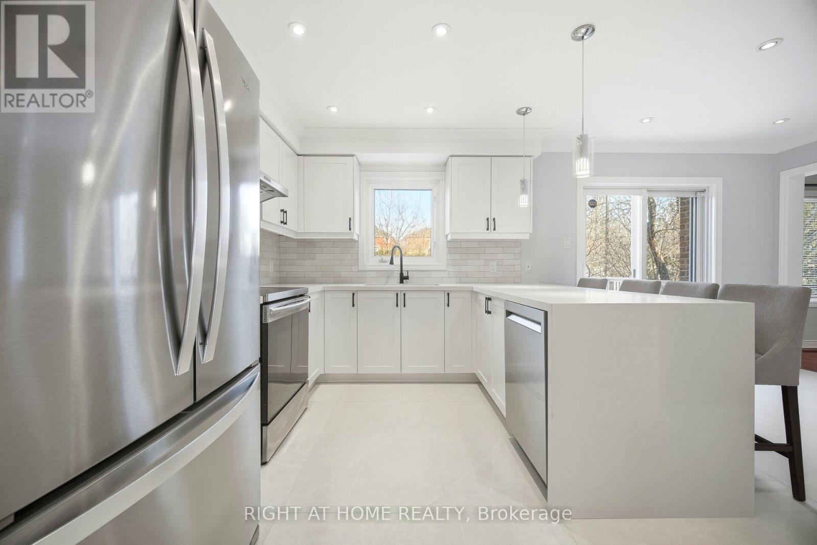 6859 Gracefield Drive, Mississauga, Ontario  L5N 6T6 - Photo 13 - W12683804