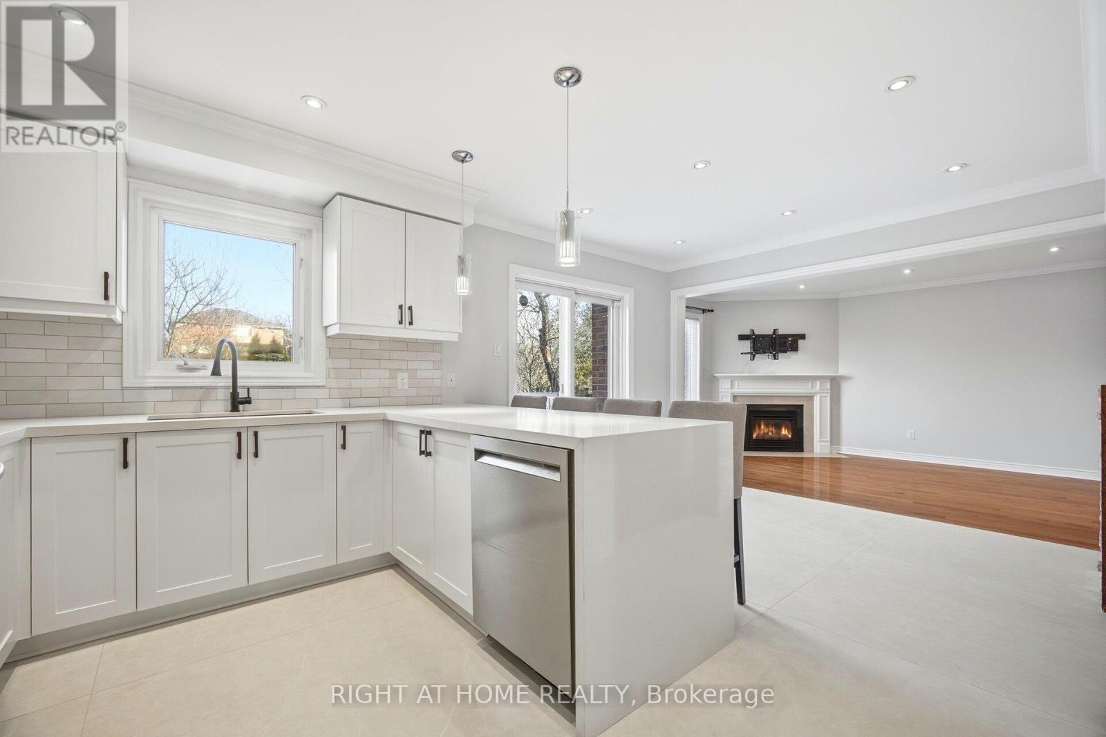 6859 Gracefield Drive, Mississauga, Ontario  L5N 6T6 - Photo 15 - W12683804