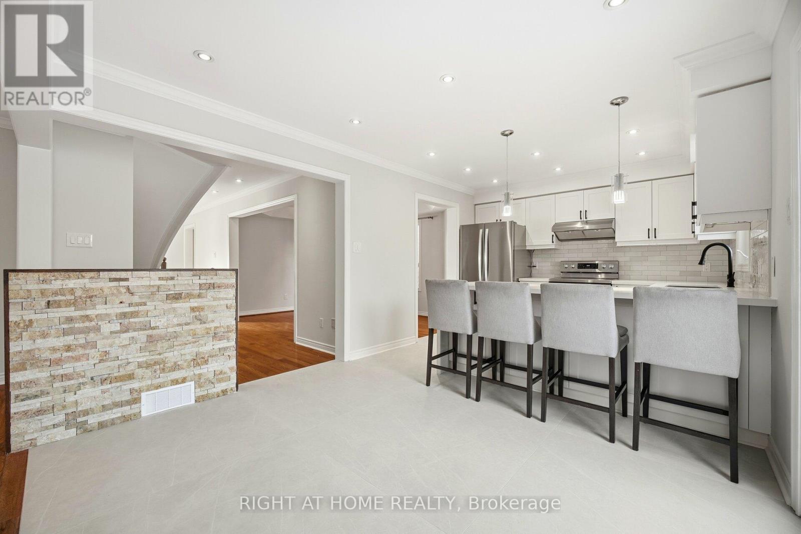 6859 Gracefield Drive, Mississauga, Ontario  L5N 6T6 - Photo 16 - W12683804