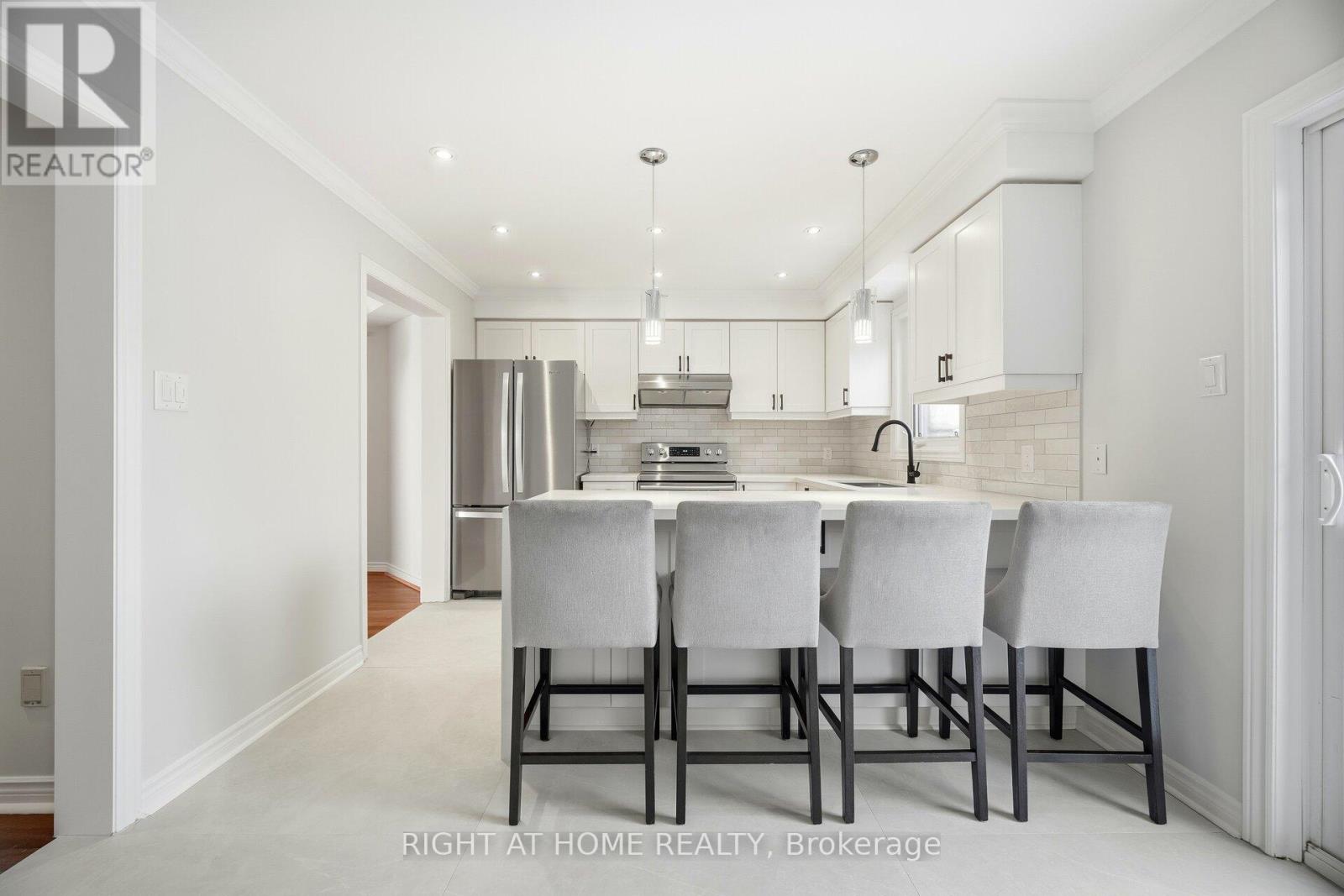 6859 Gracefield Drive, Mississauga, Ontario  L5N 6T6 - Photo 17 - W12683804