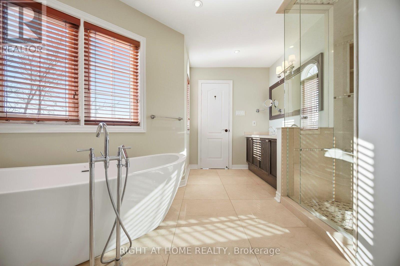 6859 Gracefield Drive, Mississauga, Ontario  L5N 6T6 - Photo 20 - W12683804