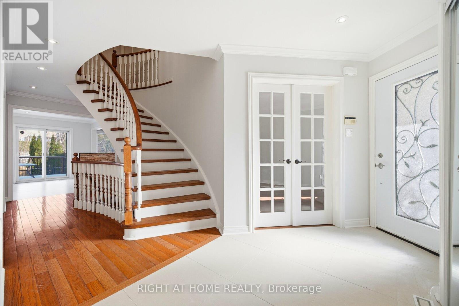 6859 Gracefield Drive, Mississauga, Ontario  L5N 6T6 - Photo 7 - W12683804