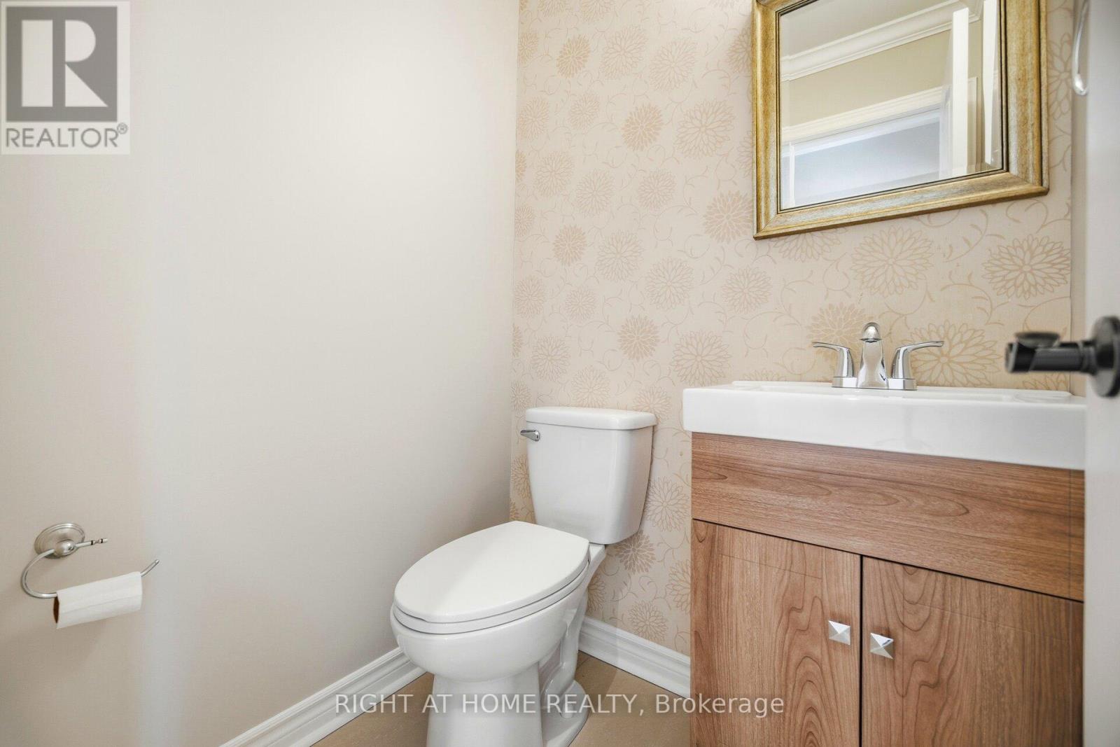 6859 Gracefield Drive, Mississauga, Ontario  L5N 6T6 - Photo 8 - W12683804