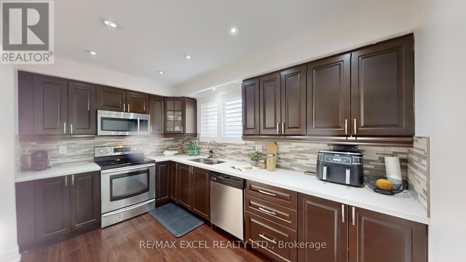 1849 Bonnymede Drive, Mississauga, Ontario  L5J 1E2 - Photo 15 - W12683810