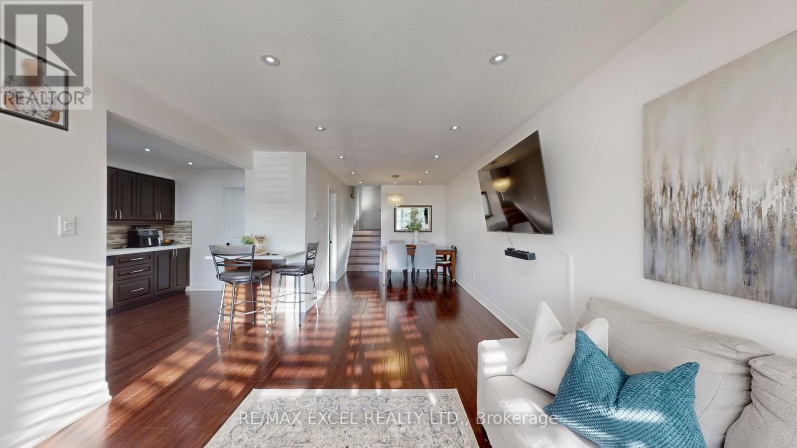 1849 Bonnymede Drive, Mississauga, Ontario  L5J 1E2 - Photo 7 - W12683810