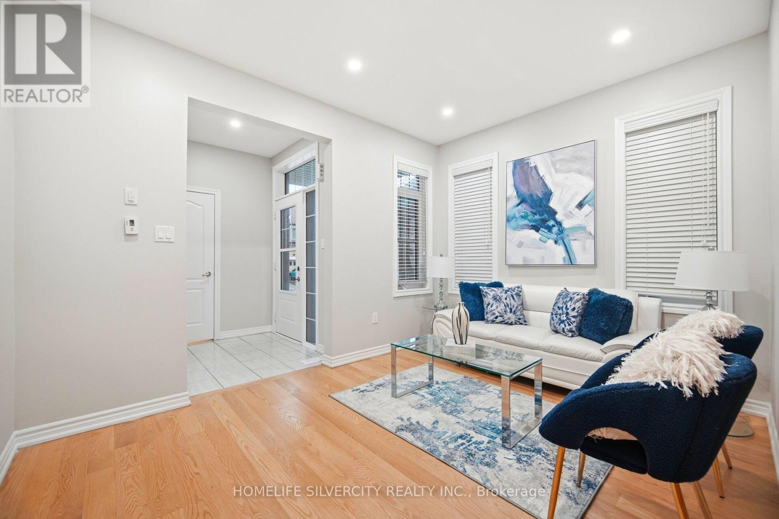 28 Dolobram Trail, Brampton, Ontario  L4A 4Y1 - Photo 4 - W12683814