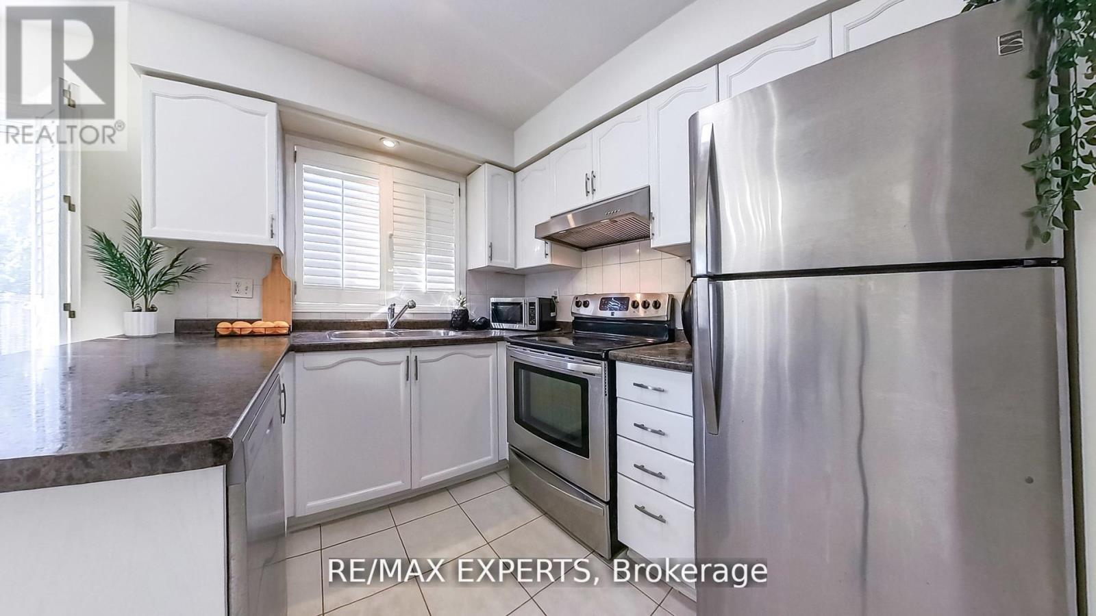 3211 Coralbean Place, Mississauga, Ontario  L5N 7C9 - Photo 12 - W12683868