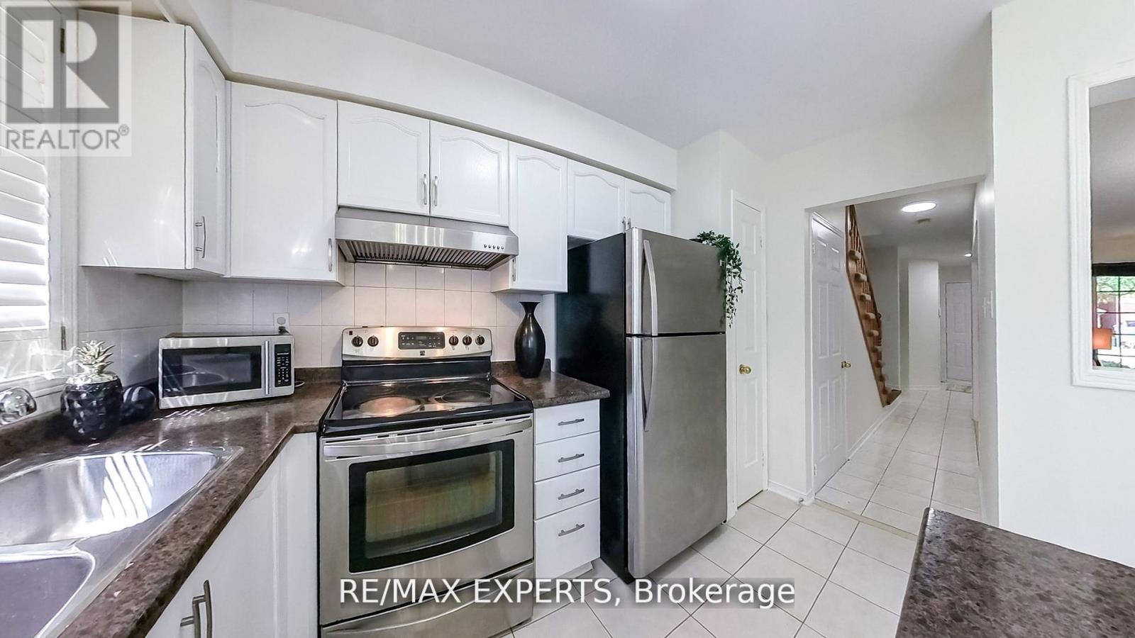 3211 Coralbean Place, Mississauga, Ontario  L5N 7C9 - Photo 16 - W12683868