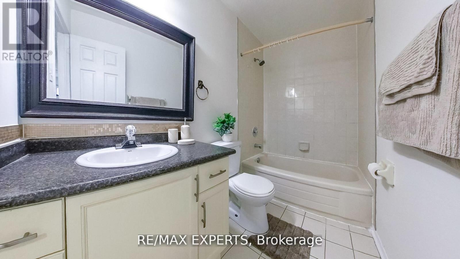 3211 Coralbean Place, Mississauga, Ontario  L5N 7C9 - Photo 24 - W12683868