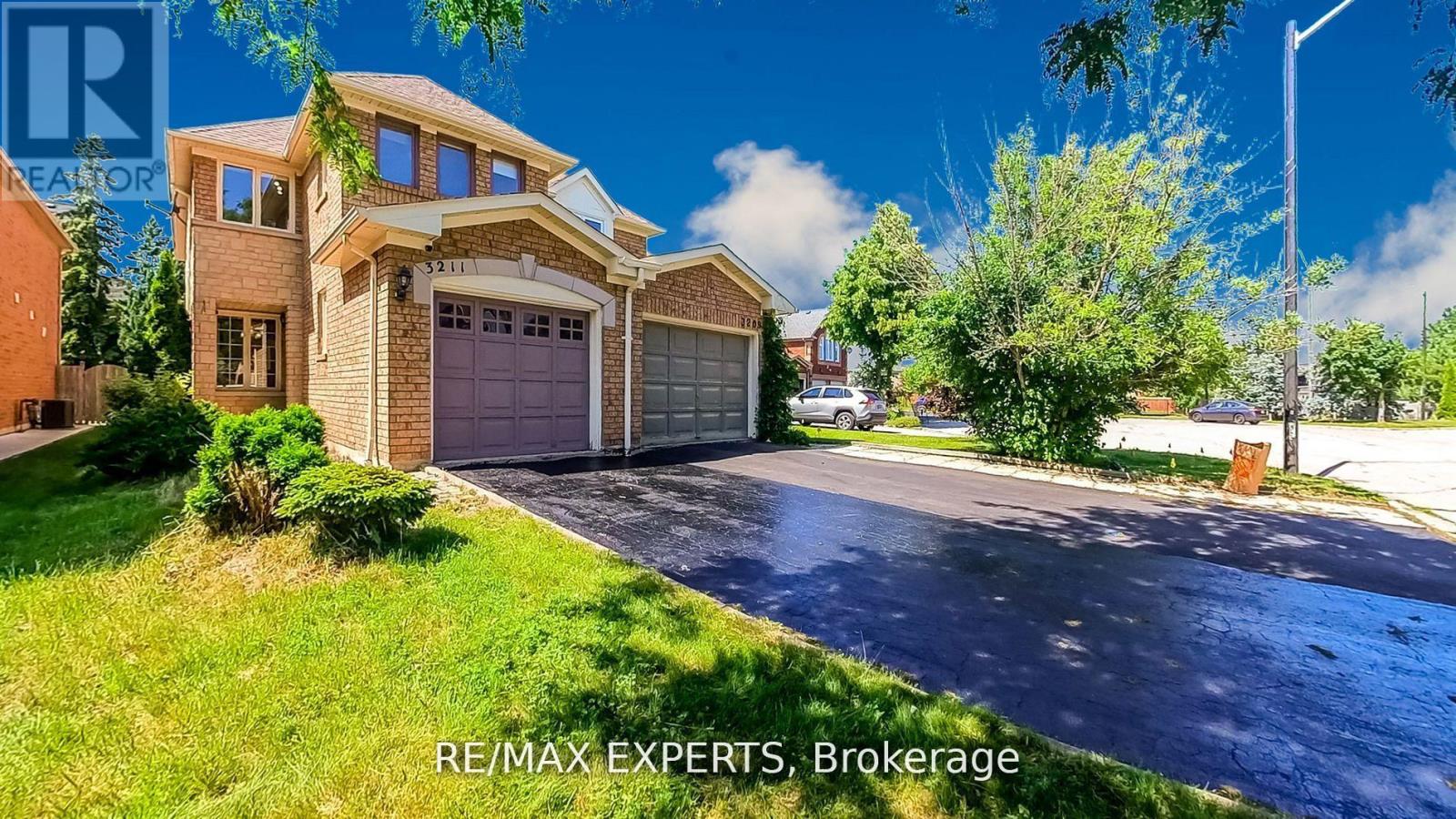 3211 Coralbean Place, Mississauga, Ontario  L5N 7C9 - Photo 3 - W12683868