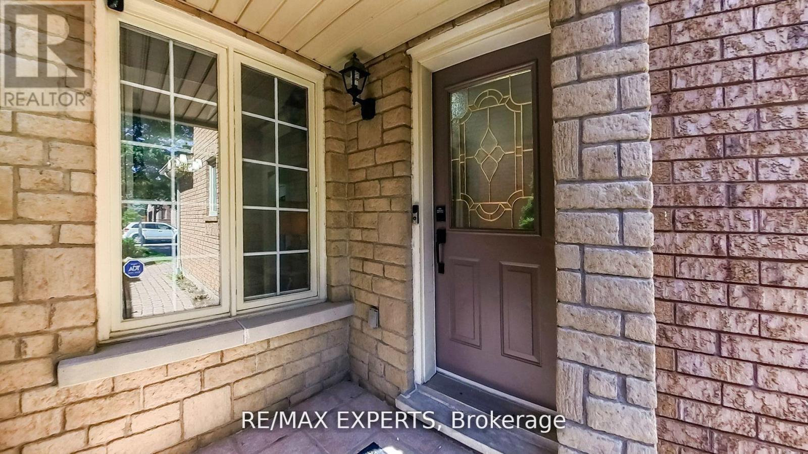 3211 Coralbean Place, Mississauga, Ontario  L5N 7C9 - Photo 5 - W12683868