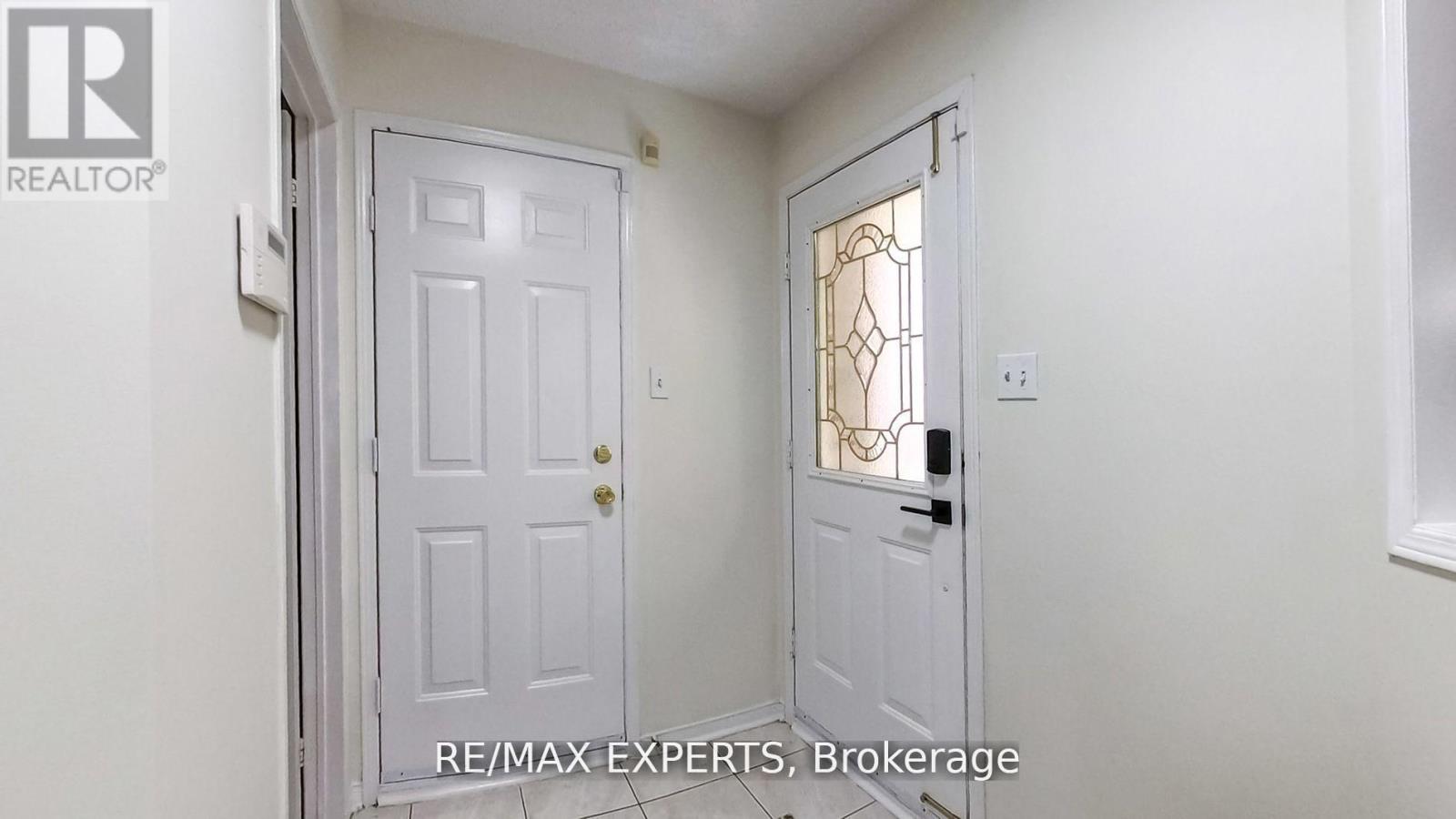 3211 Coralbean Place, Mississauga, Ontario  L5N 7C9 - Photo 6 - W12683868