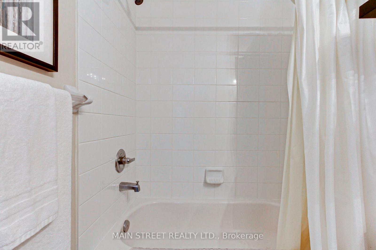 4 - 15949 Bayview Avenue, Aurora, Ontario  L4G 0S3 - Photo 27 - N12680050