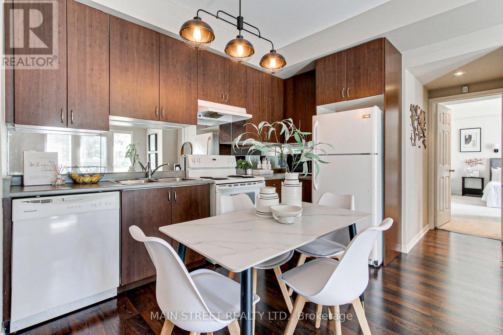 4 - 15949 Bayview Avenue, Aurora, Ontario  L4G 0S3 - Photo 4 - N12680050