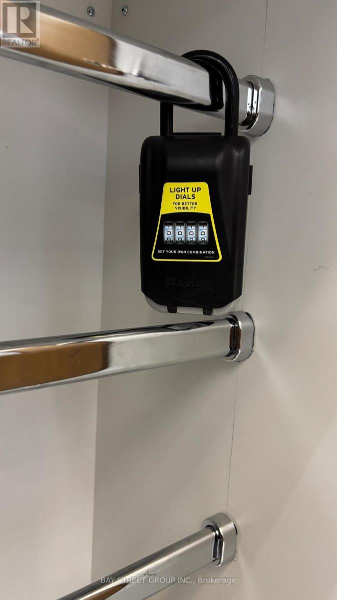 2801 - 75 Eglinton Avenue W, Mississauga, Ontario  L5R 0E5 - Photo 39 - W12679392