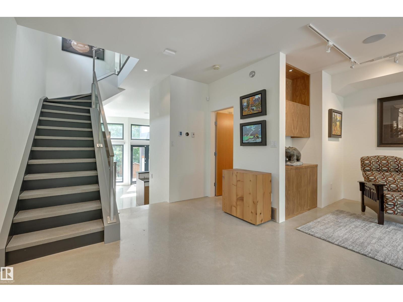 50 Sylvancroft Ln Nw, Edmonton, Alberta  T5N 0R1 - Photo 3 - E4469473