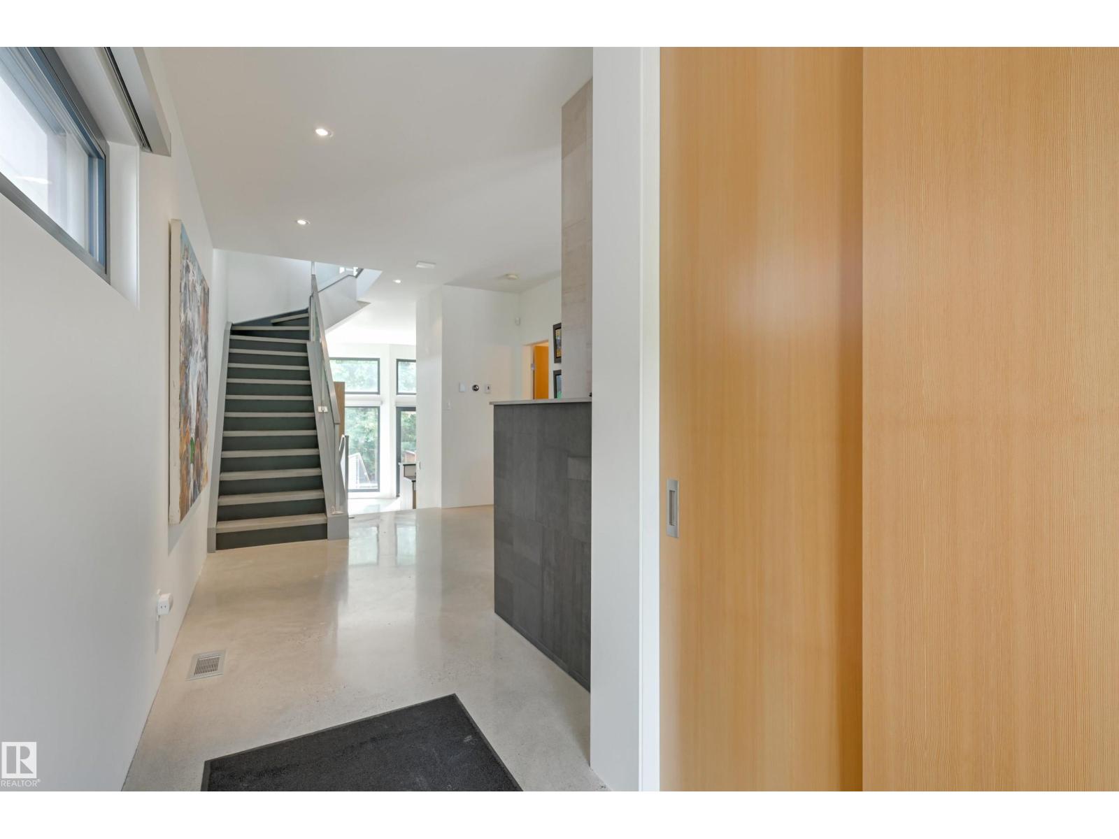 50 Sylvancroft Ln Nw, Edmonton, Alberta  T5N 0R1 - Photo 2 - E4469473