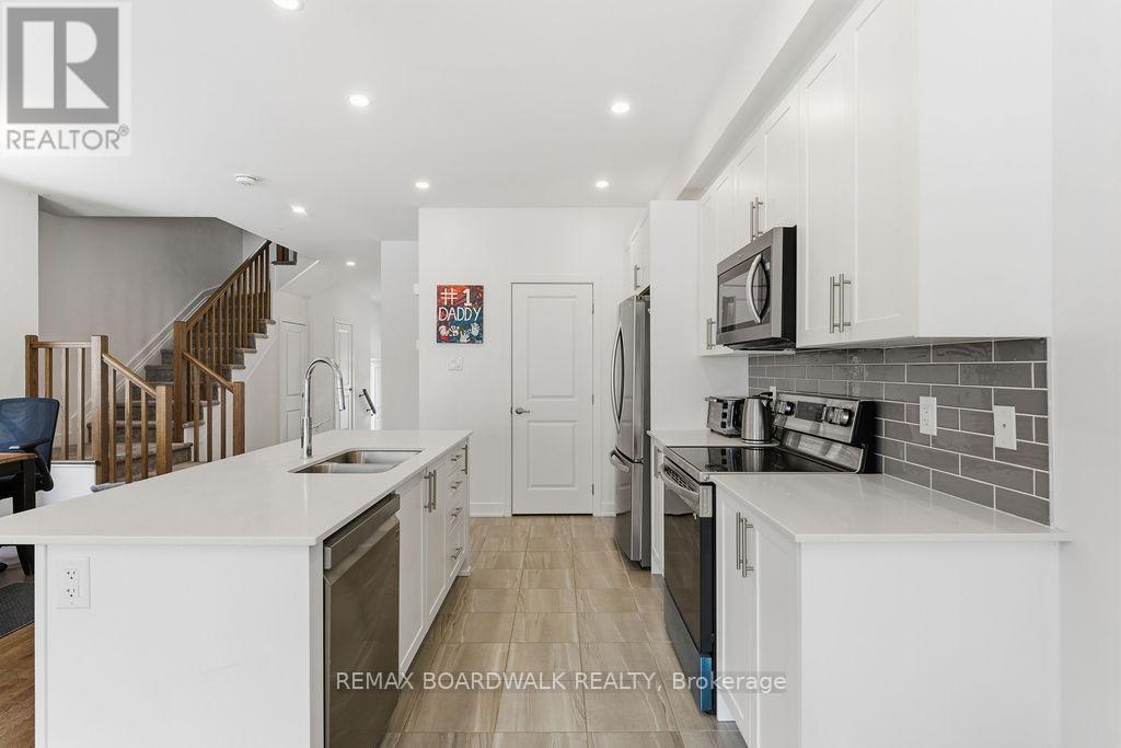 1016 Montelena Road, Ottawa, Ontario  K2S 2R8 - Photo 11 - X12683894