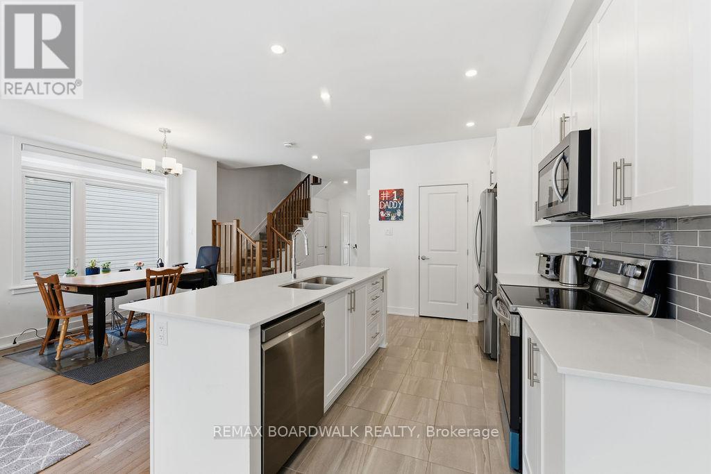 1016 Montelena Road, Ottawa, Ontario  K2S 2R8 - Photo 12 - X12683894
