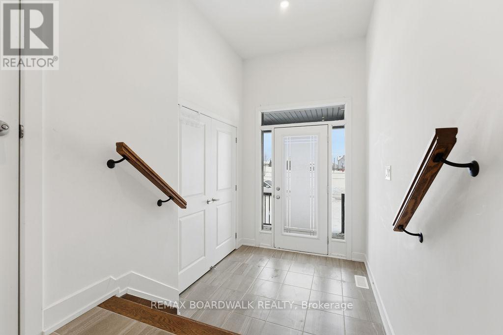 1016 Montelena Road, Ottawa, Ontario  K2S 2R8 - Photo 2 - X12683894