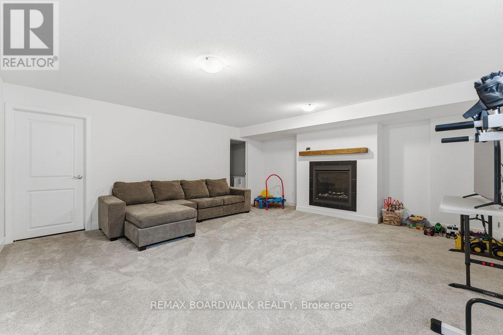 1016 Montelena Road, Ottawa, Ontario  K2S 2R8 - Photo 26 - X12683894