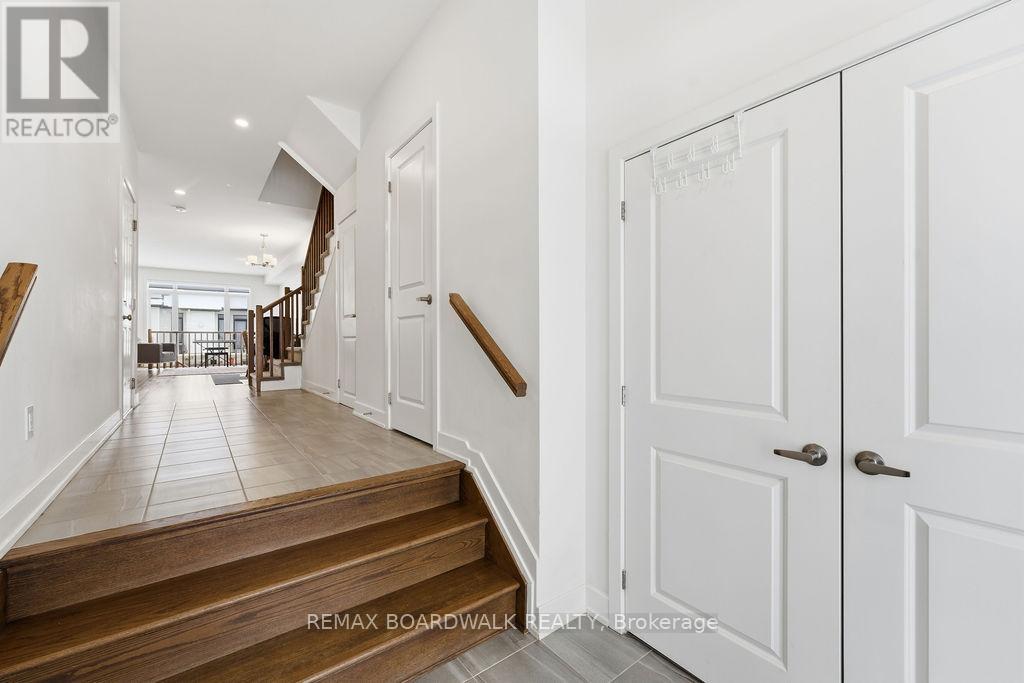 1016 Montelena Road, Ottawa, Ontario  K2S 2R8 - Photo 3 - X12683894