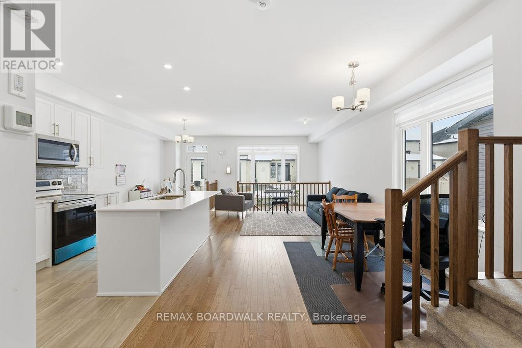 1016 Montelena Road, Ottawa, Ontario  K2S 2R8 - Photo 6 - X12683894