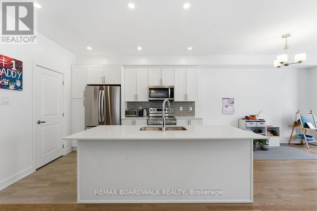 1016 Montelena Road, Ottawa, Ontario  K2S 2R8 - Photo 9 - X12683894